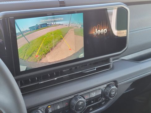 Used 2025 Jeep Wrangler Unlimited Rubicon 4xe w/ Convenience Group image 14