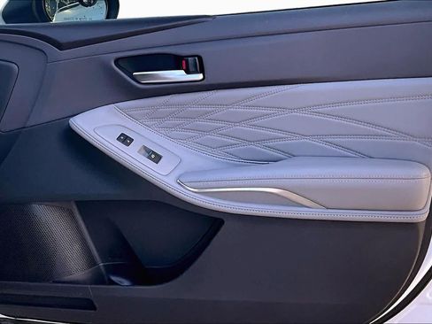 Used 2019 Toyota Avalon Limited FWD image 21