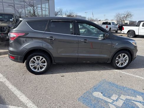 Used 2017 Ford Escape SE image 28