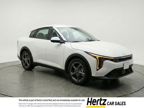 Used 2025 Kia K4 LXS image 1