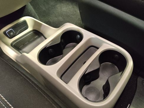 Used 2022 Chrysler Voyager LX image 26