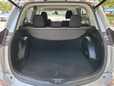 Used 2018 Toyota RAV4 XLE FWD image 8