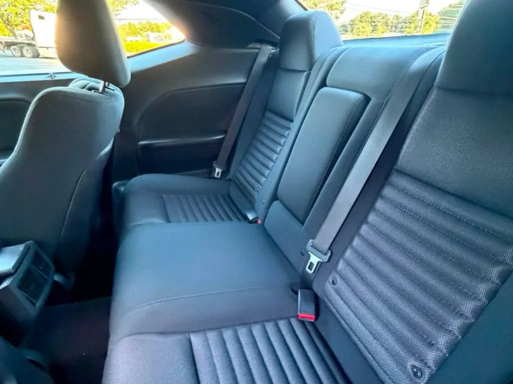Used 2014 Dodge Challenger SXT RWD image 18