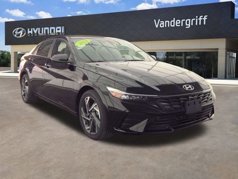 Used 2025 Hyundai Elantra Limited image 12