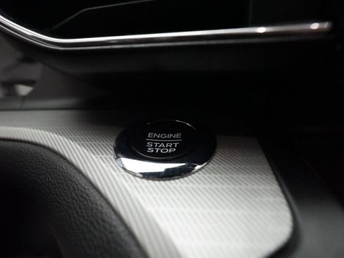 Used 2020 Ford Explorer XLT w/ Equipment Group 202A AWD/4WD image 31