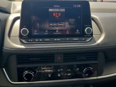 Used 2024 Nissan Rogue S FWD image 27