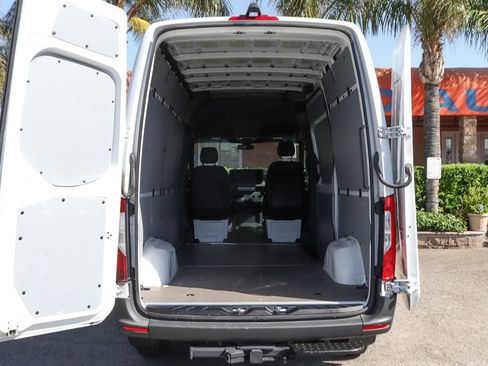 Used 2025 Mercedes-Benz Sprinter 2500 image 8