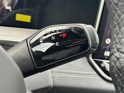 New 2026 Volkswagen Tiguan SE R-Line image 20