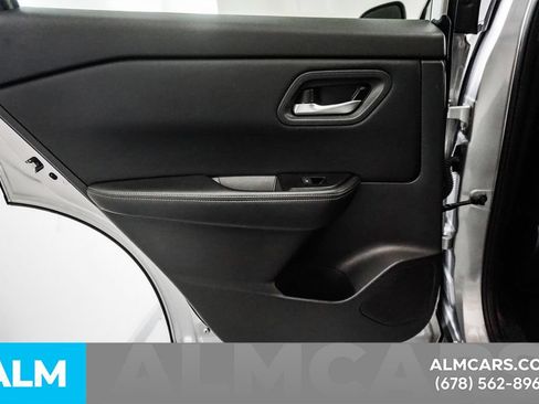 Used 2025 Nissan Rogue SV FWD image 50