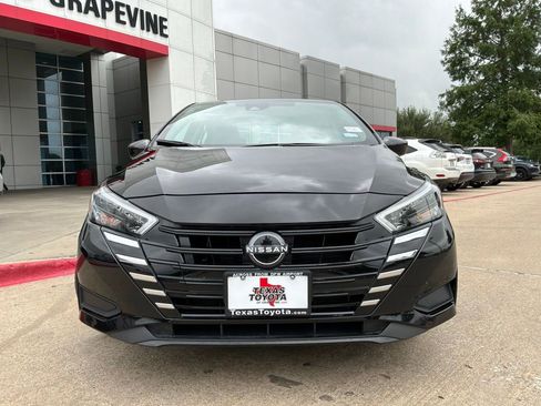 Used 2025 Nissan Versa SV FWD image 3
