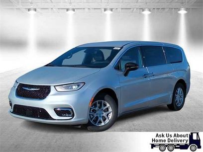 New 2026 Chrysler Pacifica Select