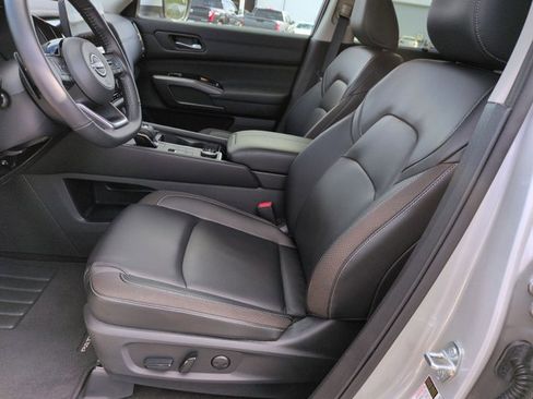 Certified 2025 Nissan Pathfinder SL AWD/4WD image 15