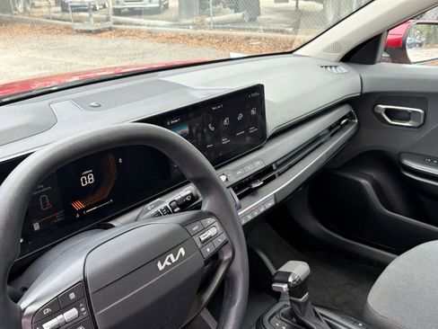 Used 2025 Kia K4 LXS image 29