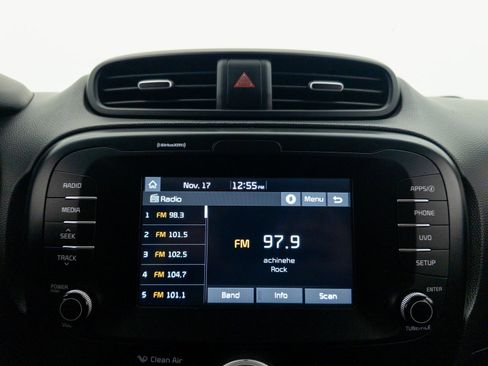 Used 2019 Kia Soul + image 19