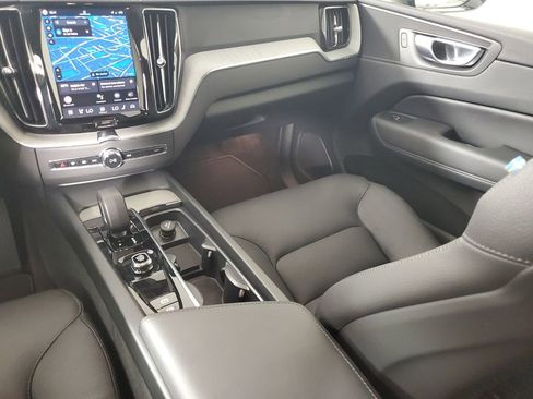 Certified 2025 Volvo XC60 B5 Plus AWD/4WD image 19
