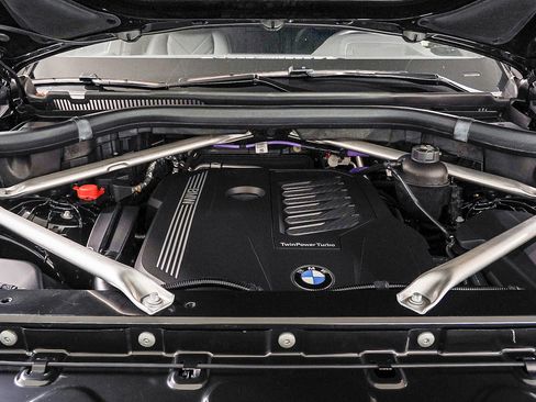 Used 2023 BMW X5 xDrive40i w/ M Sport Package image 30