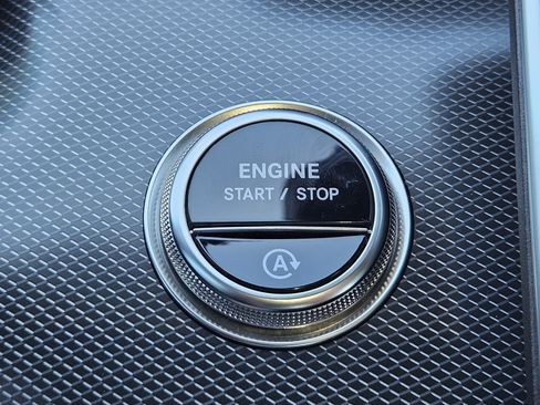 Used 2025 Mercedes-Benz C 300 Sedan image 21