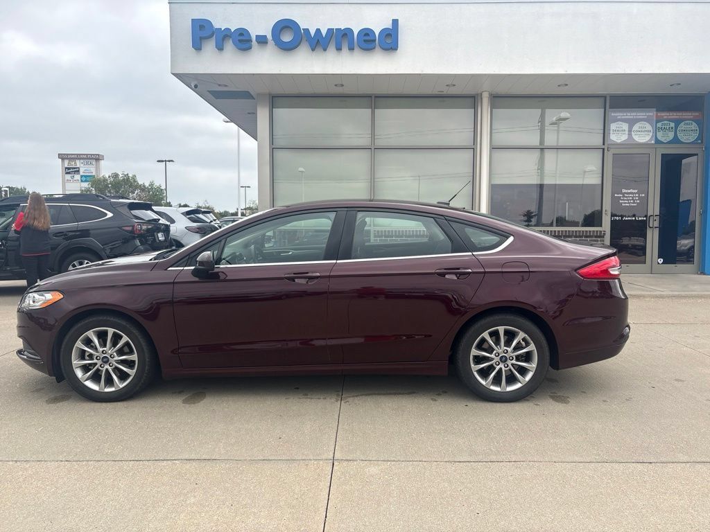 Used 2017 Ford Fusion SE w/ Fusion SE Technology Package FWD image 8