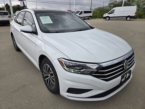 Used 2019 Volkswagen Jetta SE w/ Cold Weather Package FWD image 1