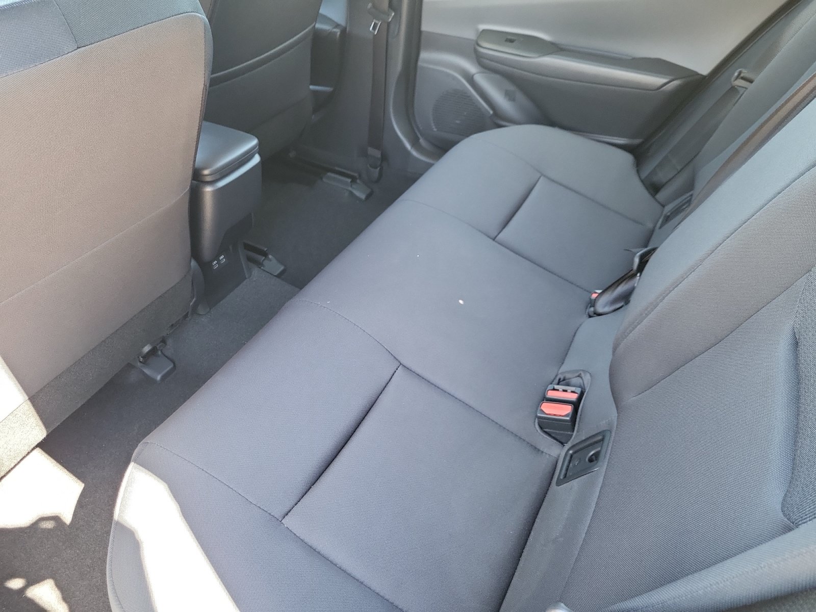 Used 2025 Toyota Prius LE FWD image 9