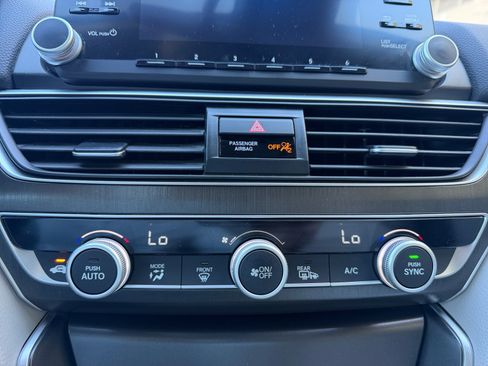 Used 2018 Honda Accord Hybrid image 11