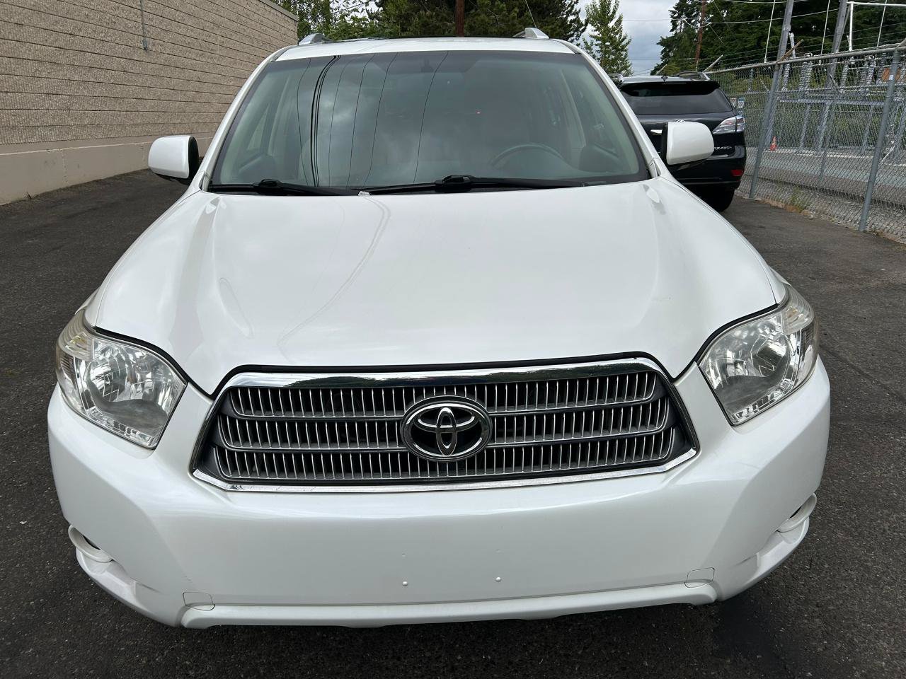 Used 2010 Toyota Highlander Limited AWD/4WD image 2