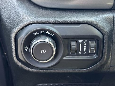 Used 2022 Jeep Wrangler Unlimited Sahara AWD/4WD image 18