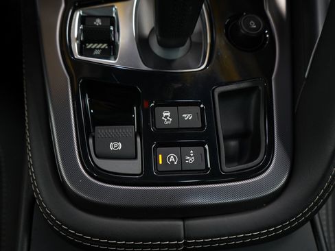 Used 2017 Jaguar F-TYPE R AWD/4WD image 21