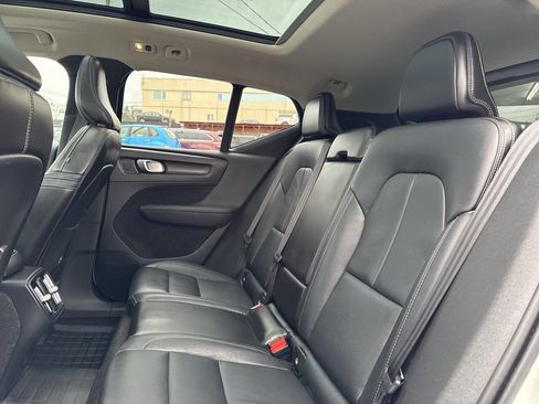 Used 2019 Volvo XC40 T5 Momentum image 25