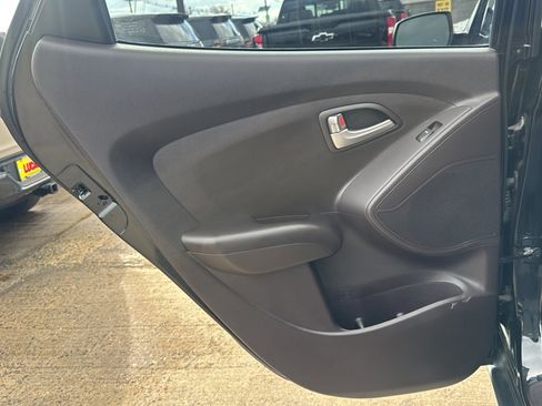 Used 2013 Hyundai Tucson GL image 18
