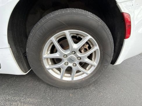 Used 2023 Chrysler Pacifica Touring-L FWD image 12