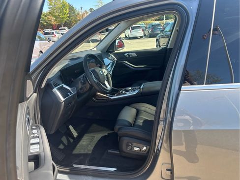 Used 2026 BMW X7 xDrive40i AWD/4WD image 9