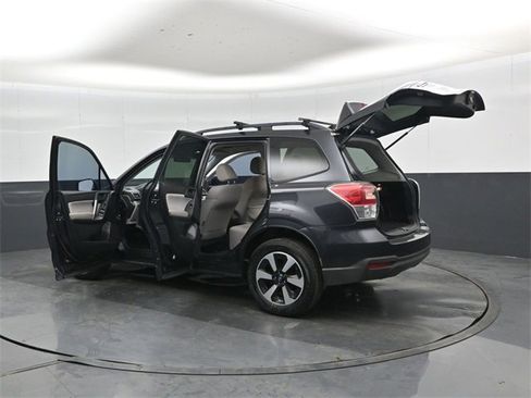 Used 2017 Subaru Forester 2.5i Premium image 47