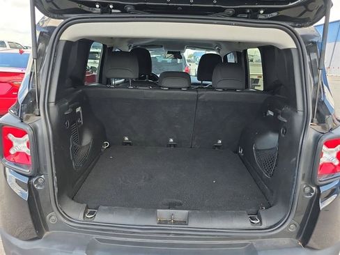 Used 2017 Jeep Renegade Altitude FWD image 22