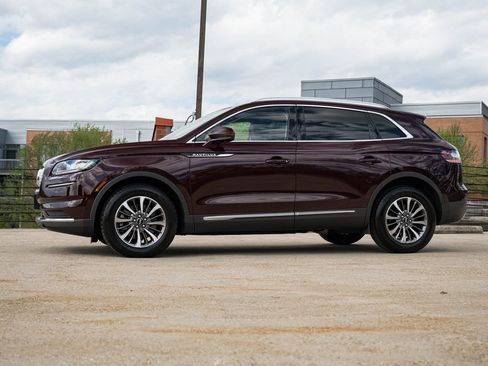 Used 2023 Lincoln Nautilus AWD w/ Premium Package image 3