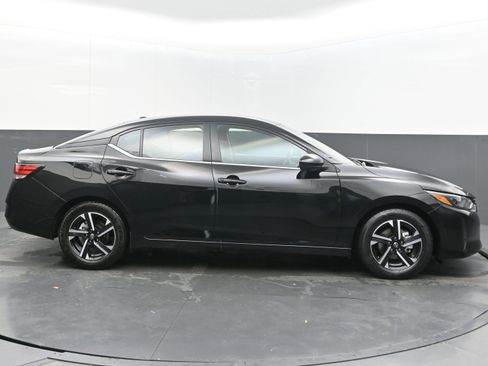Used 2025 Nissan Sentra SV FWD image 10