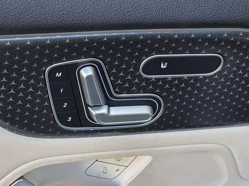 Used 2025 Mercedes-Benz GLA 250 4MATIC image 40