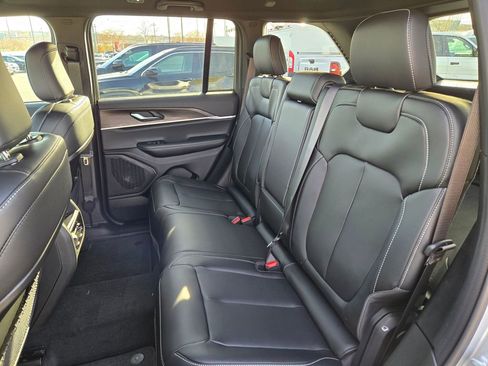 New 2025 Jeep Grand Cherokee Limited image 29