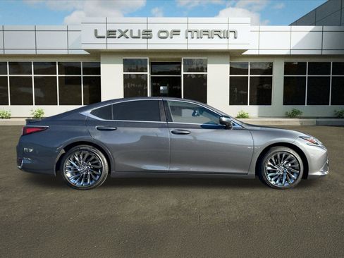 Used 2025 Lexus ES 300h w/ Luxury Package image 7