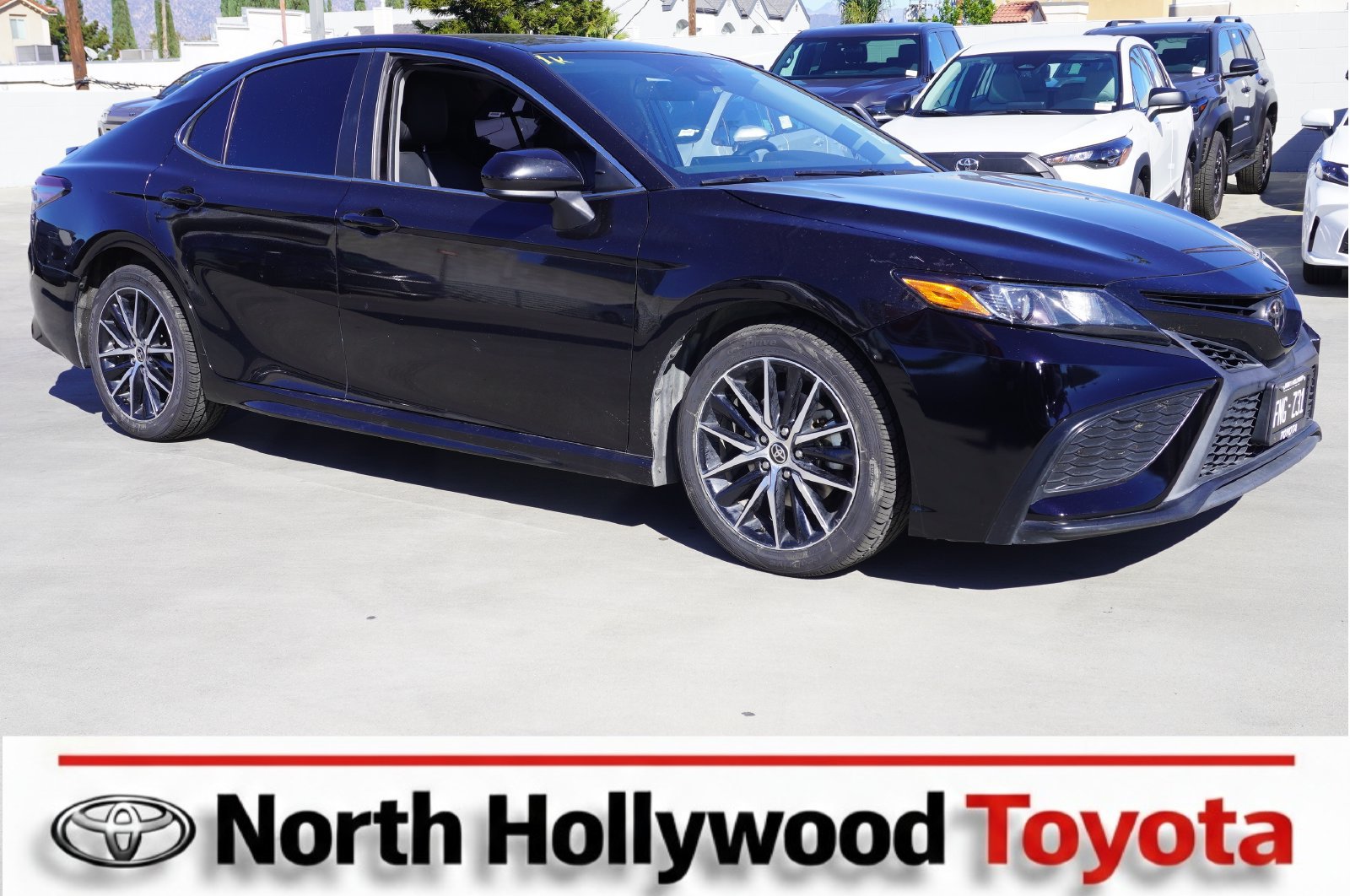Certified 2021 Toyota Camry SE FWD image 1
