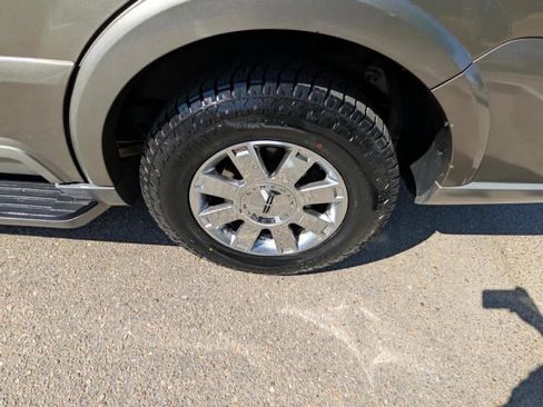 Used 2004 Lincoln Navigator Luxury AWD/4WD image 9