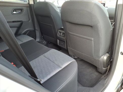 Used 2021 Nissan Rogue SV image 13