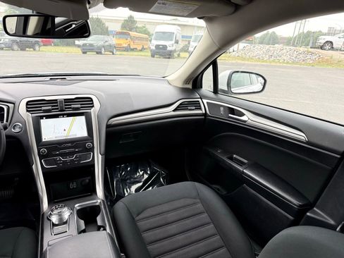 Used 2019 Ford Fusion SE FWD image 21