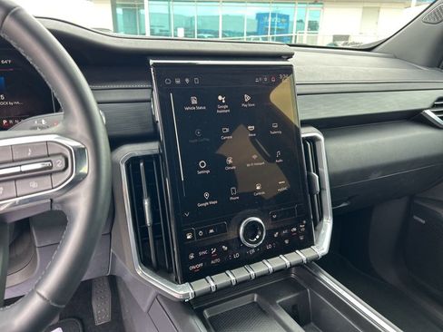 Used 2025 GMC Acadia Elevation image 23