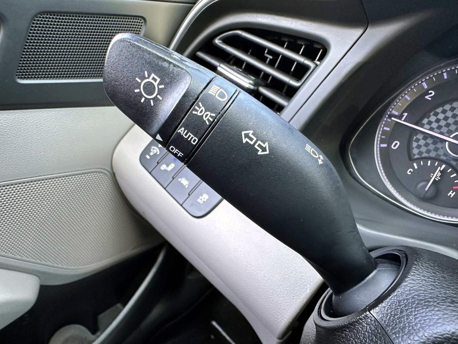 Used 2020 Hyundai Elantra SEL FWD image 17