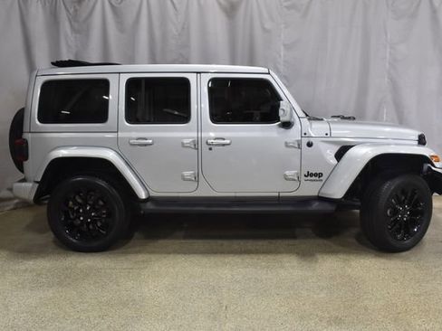 Used 2022 Jeep Wrangler Unlimited Sahara AWD/4WD image 3