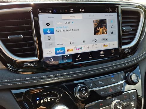 New 2026 Chrysler Pacifica Select image 12