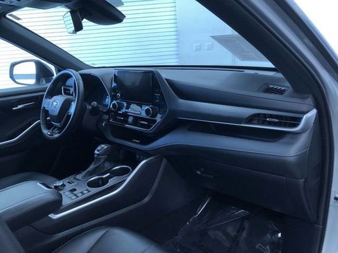 Used 2025 Toyota Highlander XSE image 26