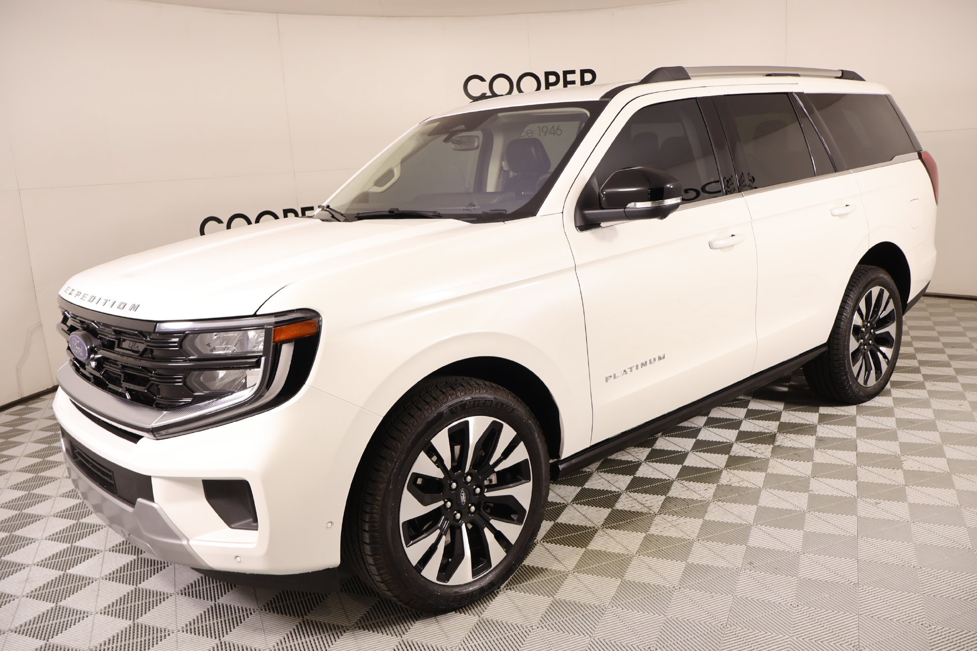 Used 2025 Ford Expedition Platinum w/ Driver's Package AWD/4WD image 10