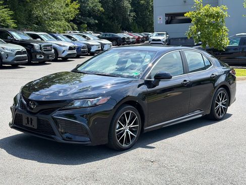 Used 2024 Toyota Camry SE FWD image 2